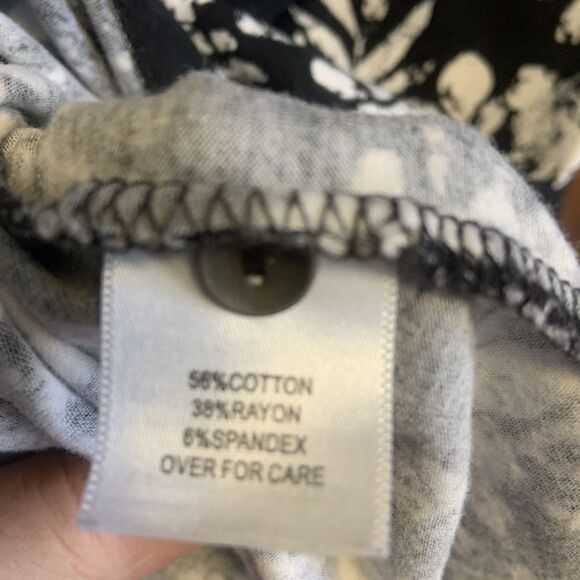 Relativity Henley Top Black White Floral Leaf Stretch Women's Size S Loose Fit - Picture 5 of 5